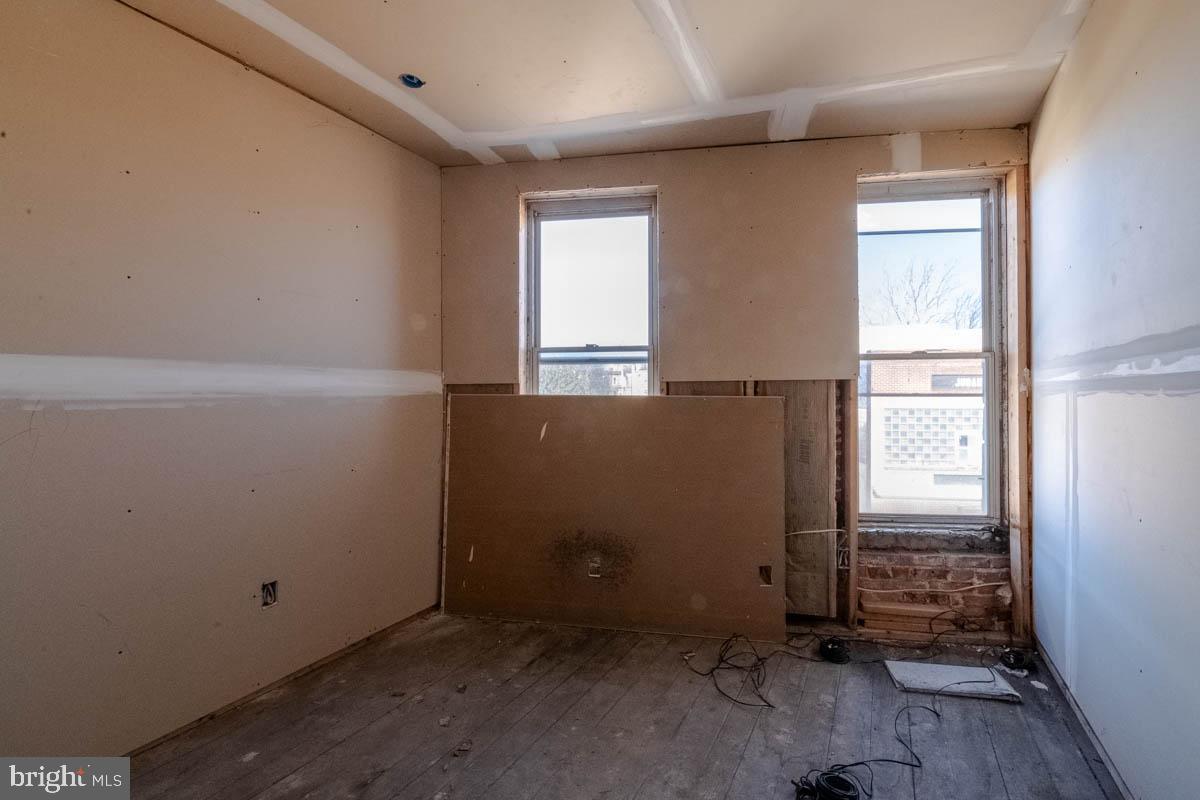 BOOTH-BOYD - Commercial Sale