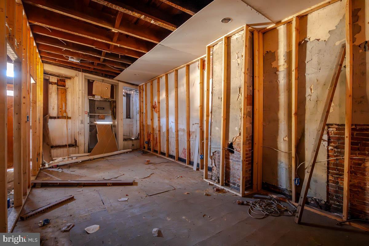 BOOTH-BOYD - Commercial Sale