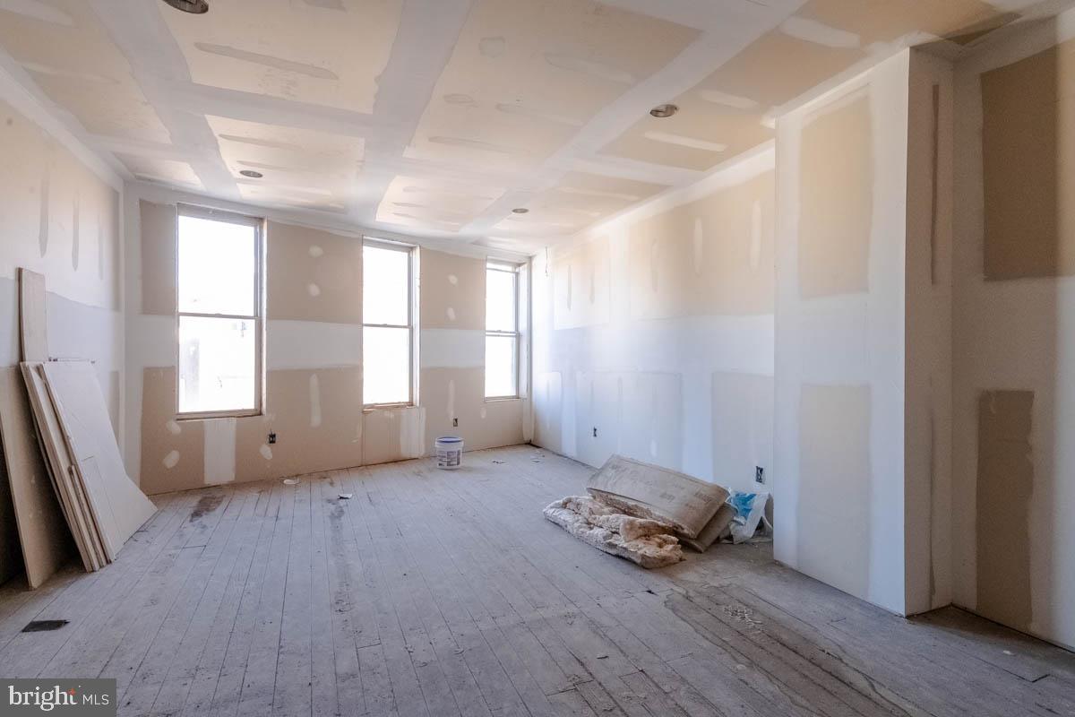 BOOTH-BOYD - Commercial Sale