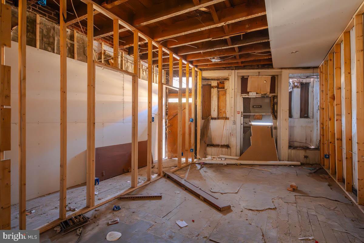 BOOTH-BOYD - Commercial Sale