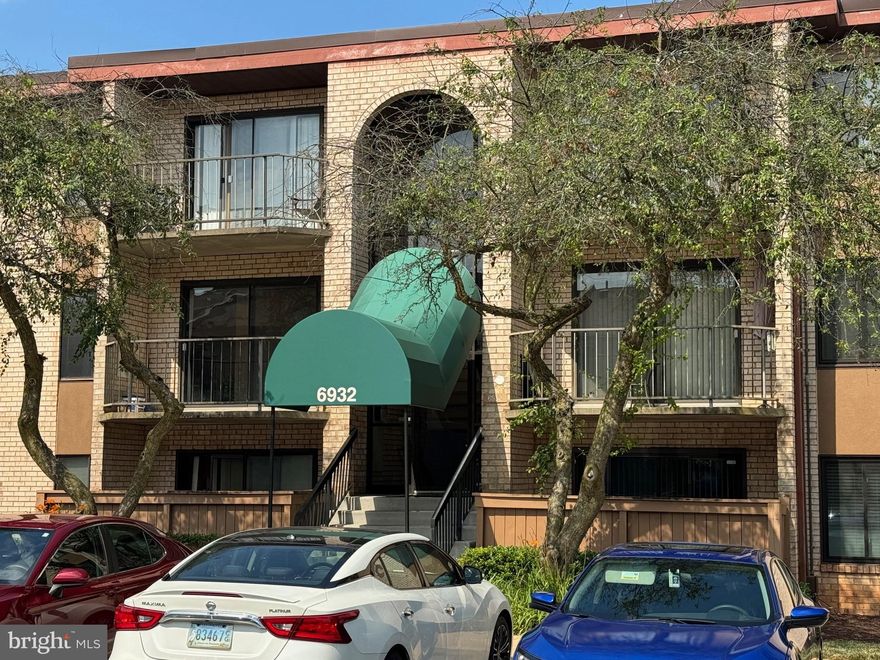 Fantastic one bedroom one bath condo in the sought after Hunting Ridge Condominium Development!  This sparkling unit is on the top floor with a spectacular view!  Step into this feature unit and let's begin the tour!  Let's go to the right and take in that view from the balcony!  Come back in a take a look at the HUGE living room with plenty of space to entertain.  Continue on to the dining area large enough for a 6 person table and then on to the renovated bathroom with brand new flooring!  Let's step back into the kitchen and view the sparkling white appliances including your own in unit washer and dryer!  Now let's go over to the bedroom large enough for a king size bed and plenty of room for additional furniture.  Finally, let's step INTO the walk in closet deep enough for rows and rows of clothes!  Ready to see this one?  Well set your appointment up today and let's get you inside!