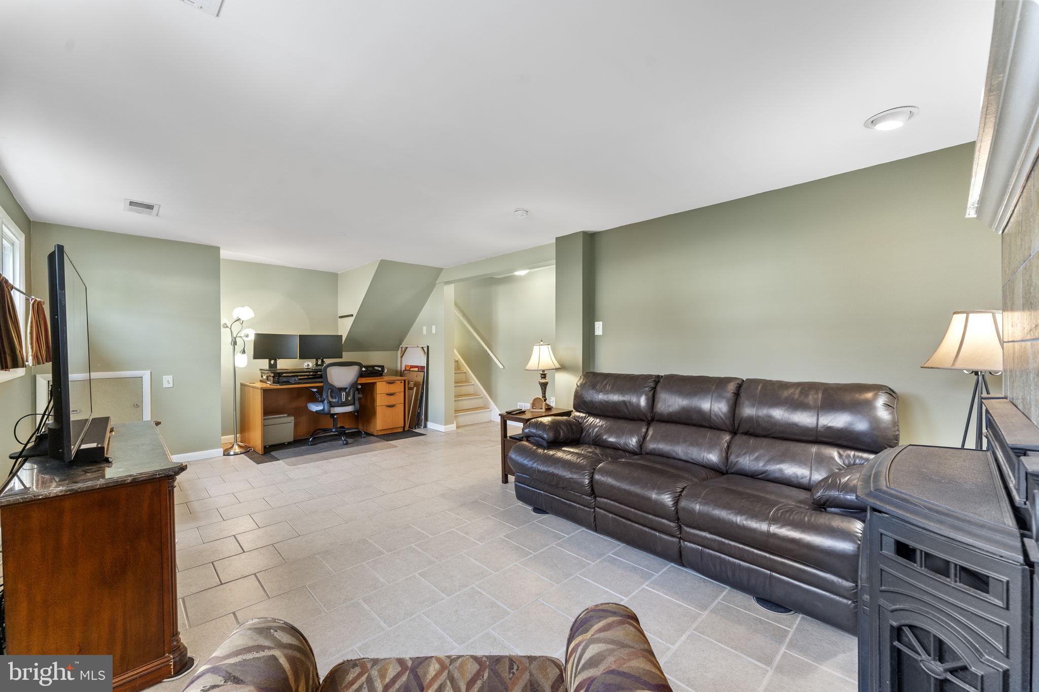 INGLEWOOD GDNS - Residential