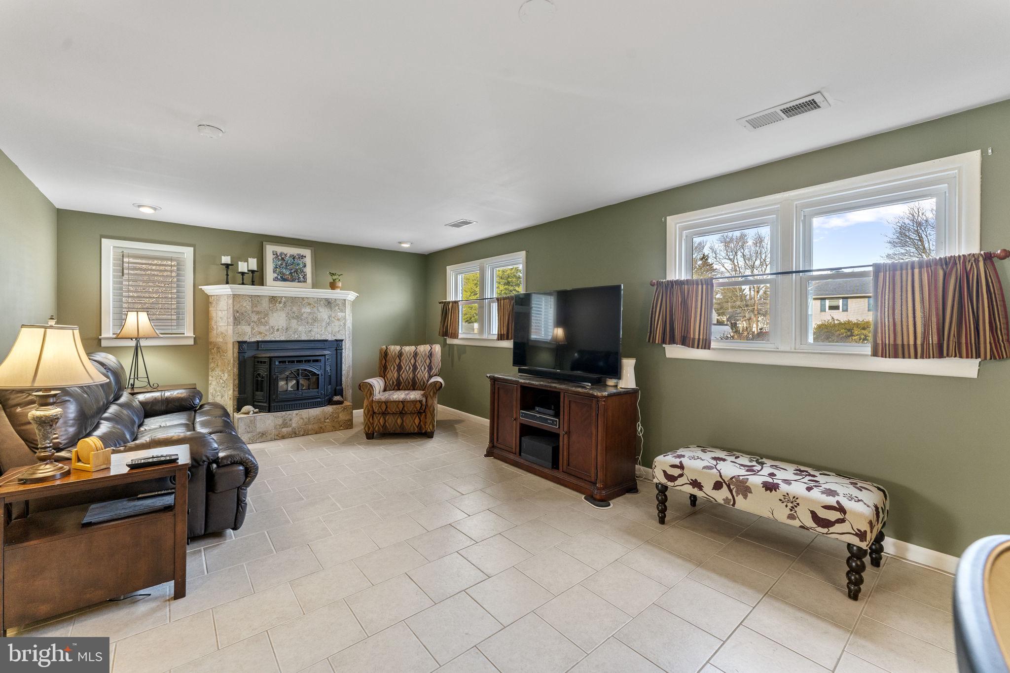 INGLEWOOD GDNS - Residential