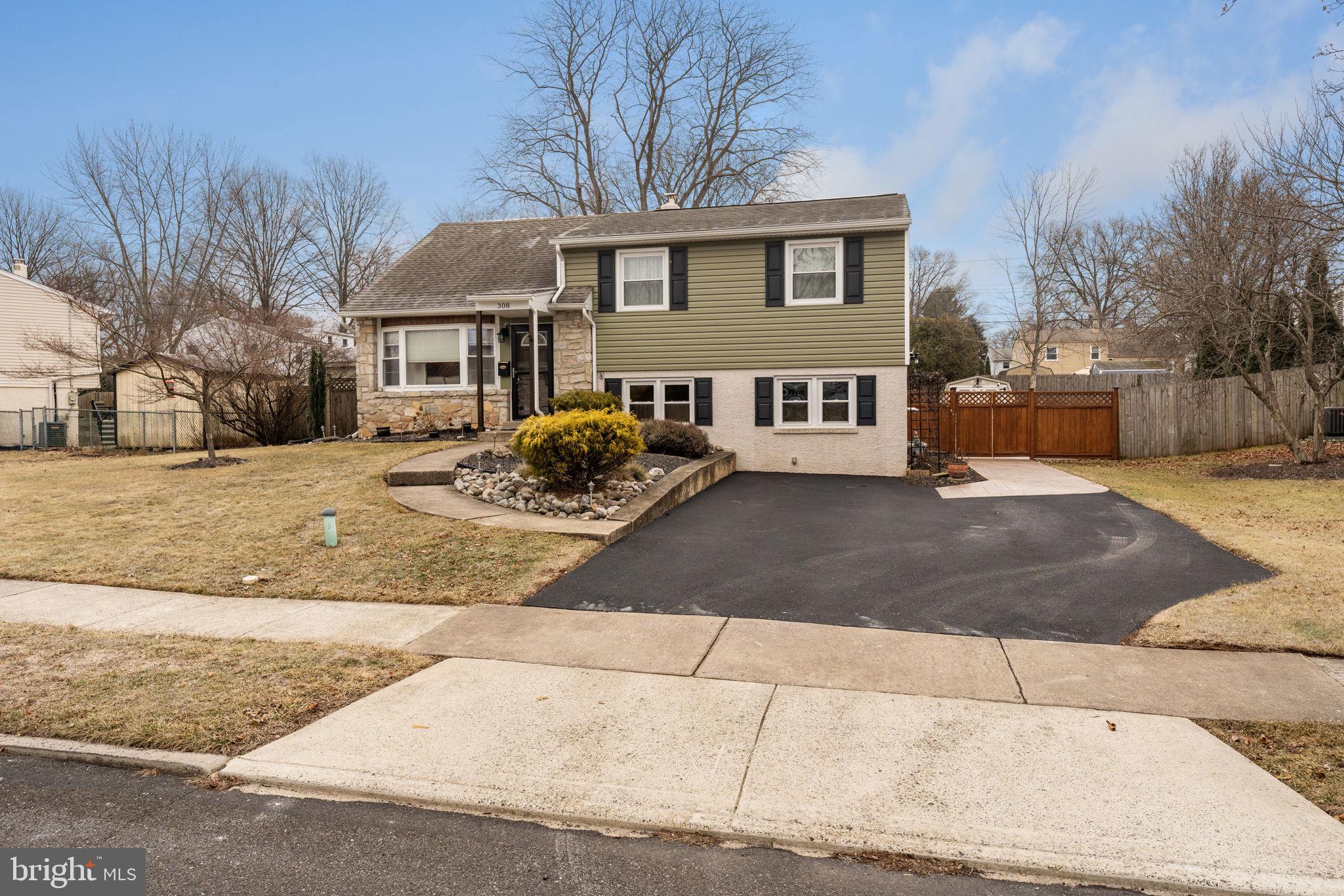 INGLEWOOD GDNS - Residential