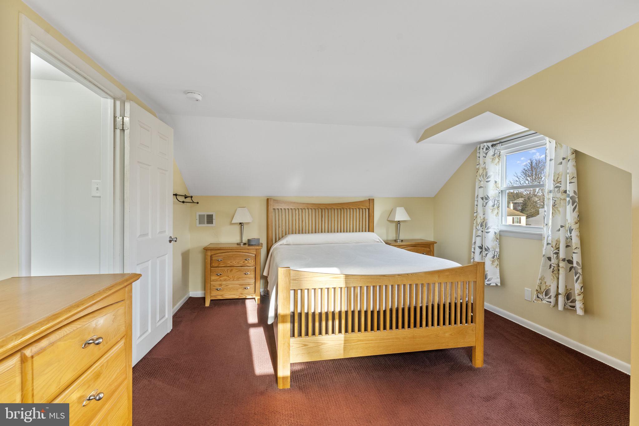 INGLEWOOD GDNS - Residential