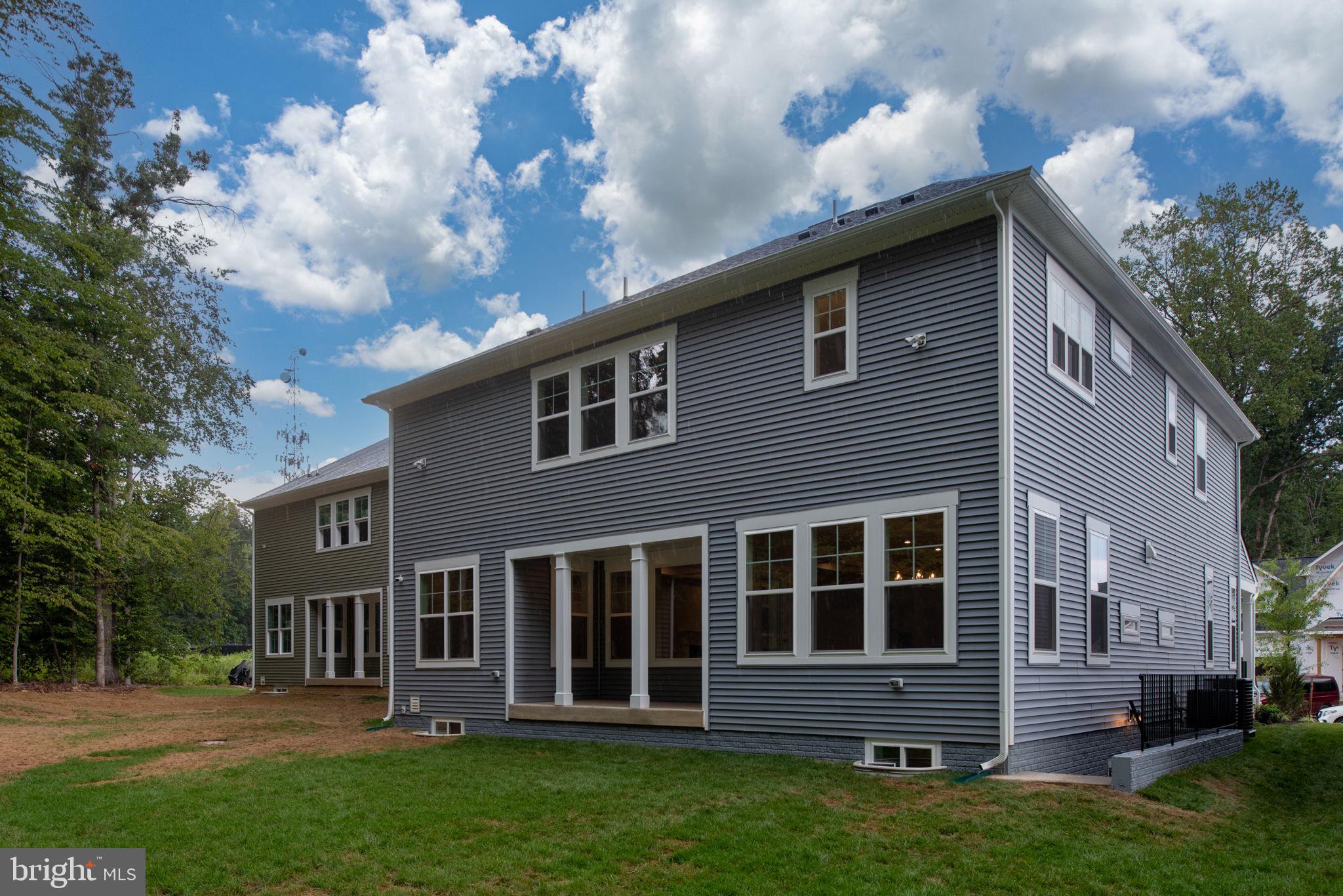 8761 SOUTHERN OAKS PLACE