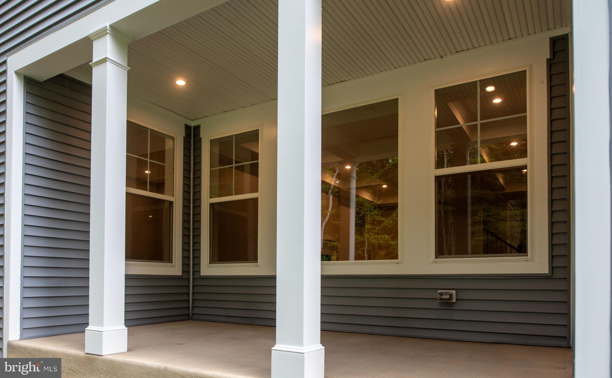 8761 SOUTHERN OAKS PLACE