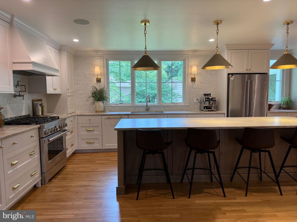 Photo of 4600 Jasmine Drive, ROCKVILLE, MD 20853 (MLS # MDMC2210620)