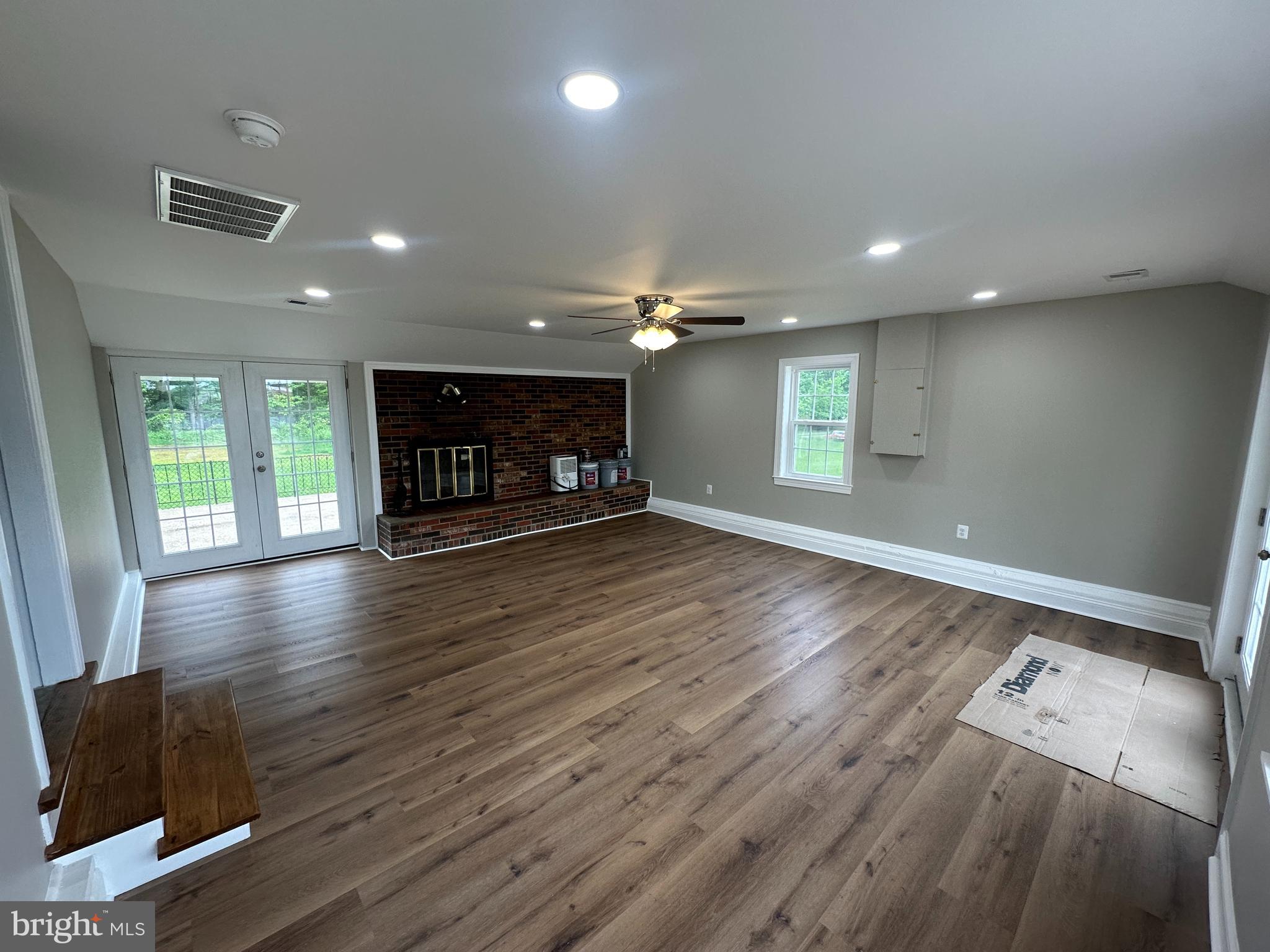 TOWN CREEK - Residential Lease