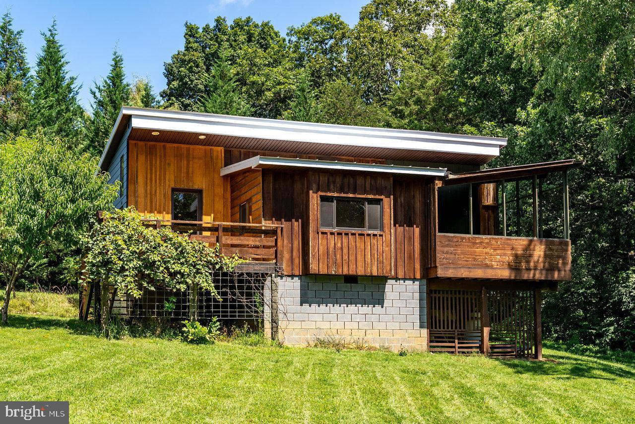 606 RIVERSIDE DRIVE