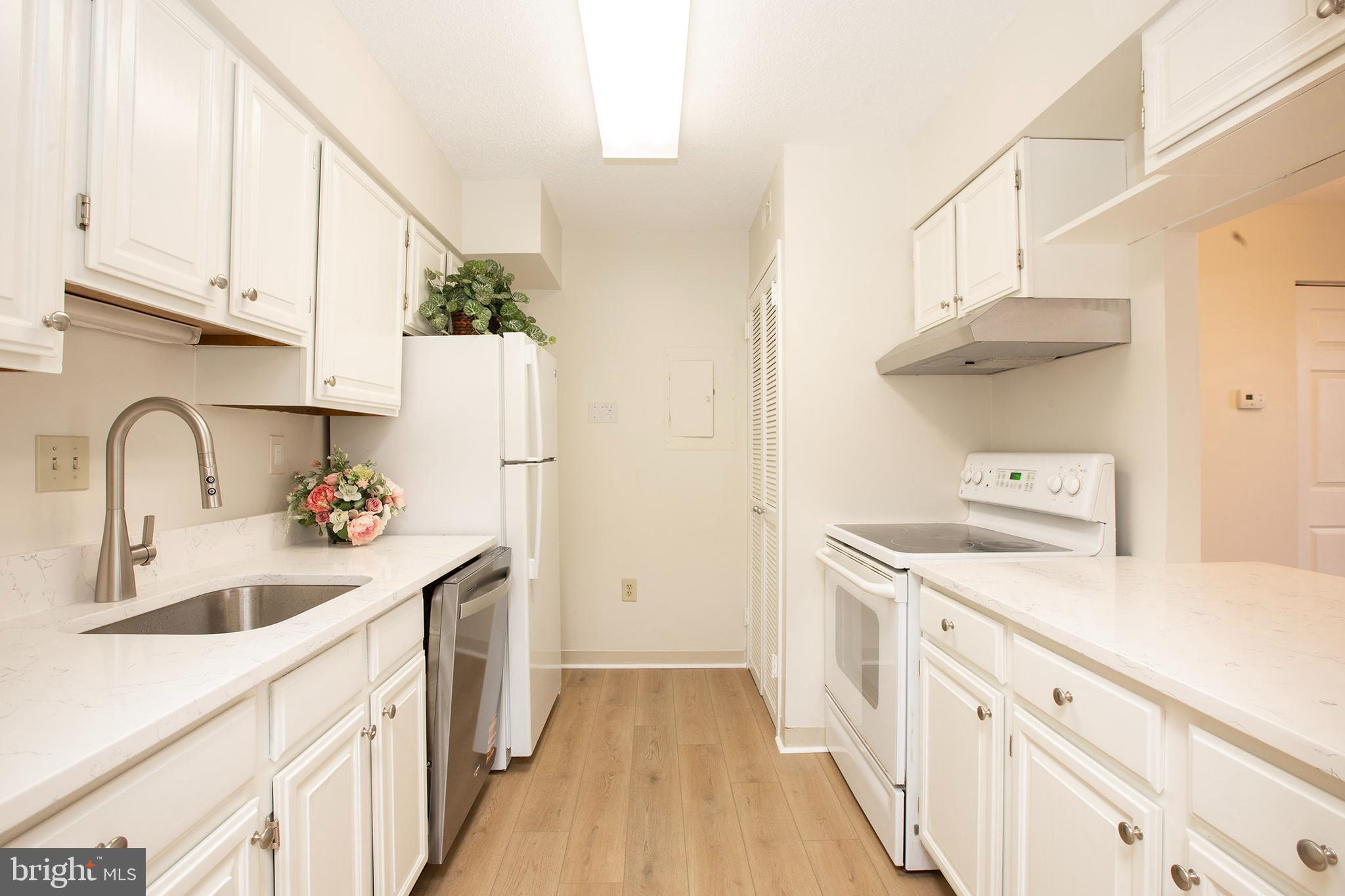 1808 OLD MEADOW ROAD 507