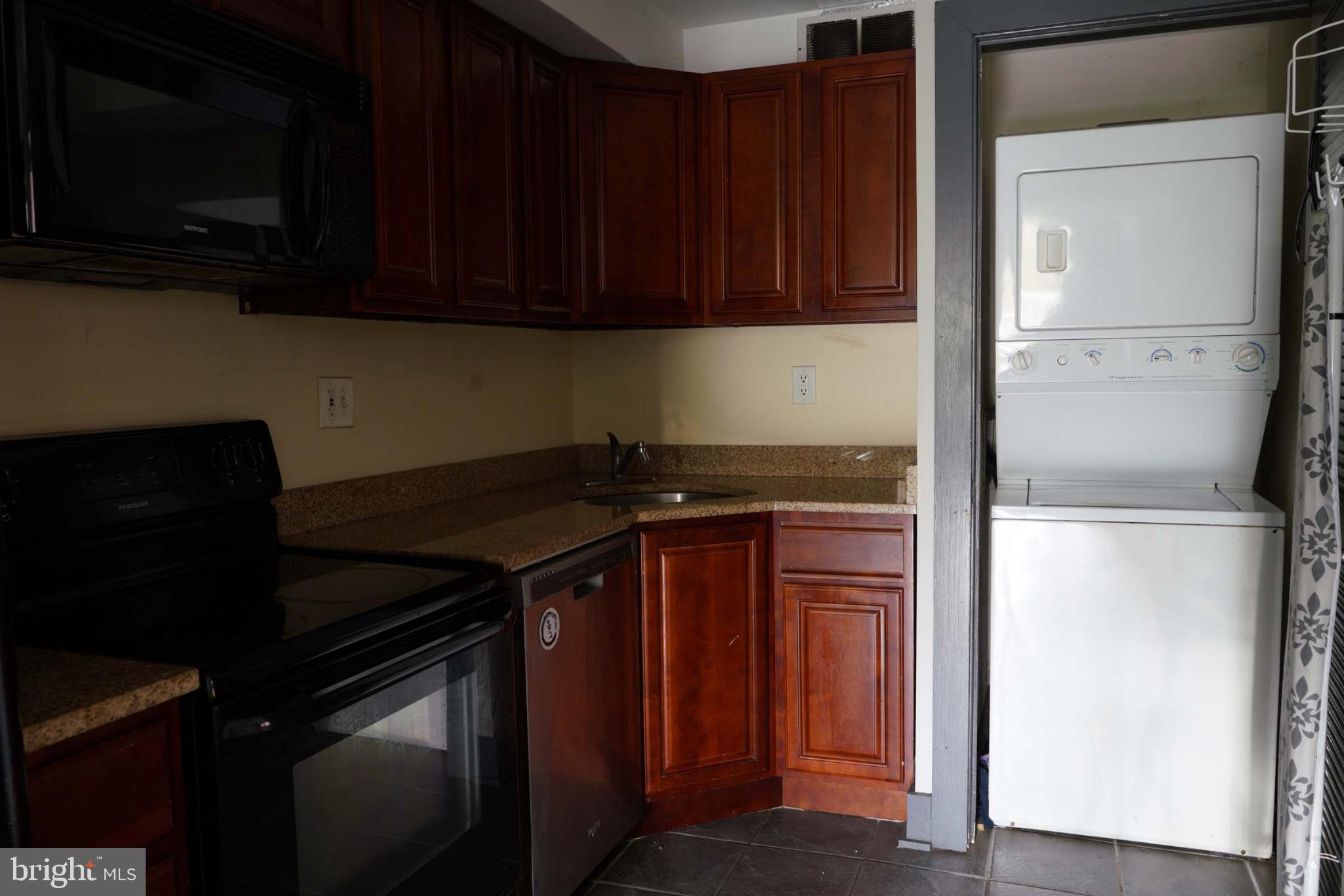 TEMPLE UNIVERSITY - Residential Lease