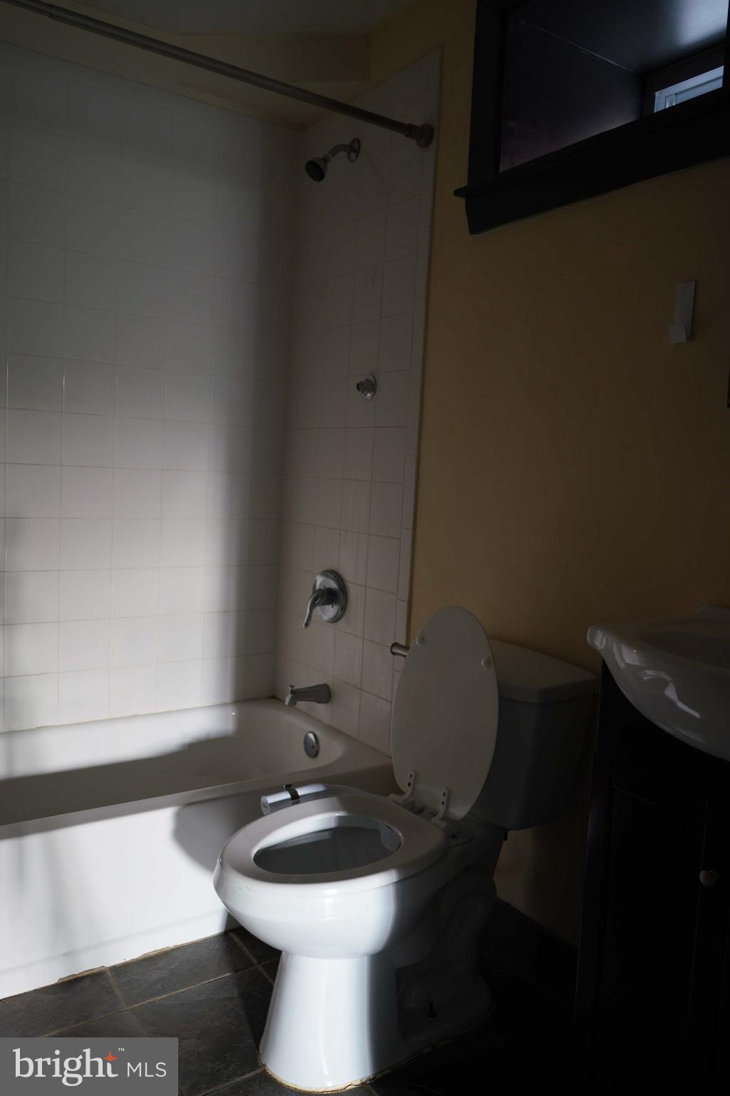 TEMPLE UNIVERSITY - Residential Lease