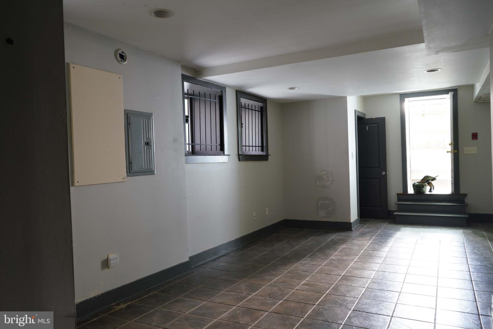 TEMPLE UNIVERSITY - Residential Lease