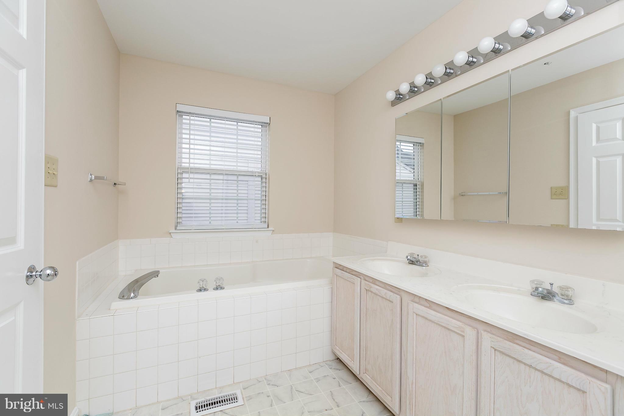 SEVEN OAKS - Residential