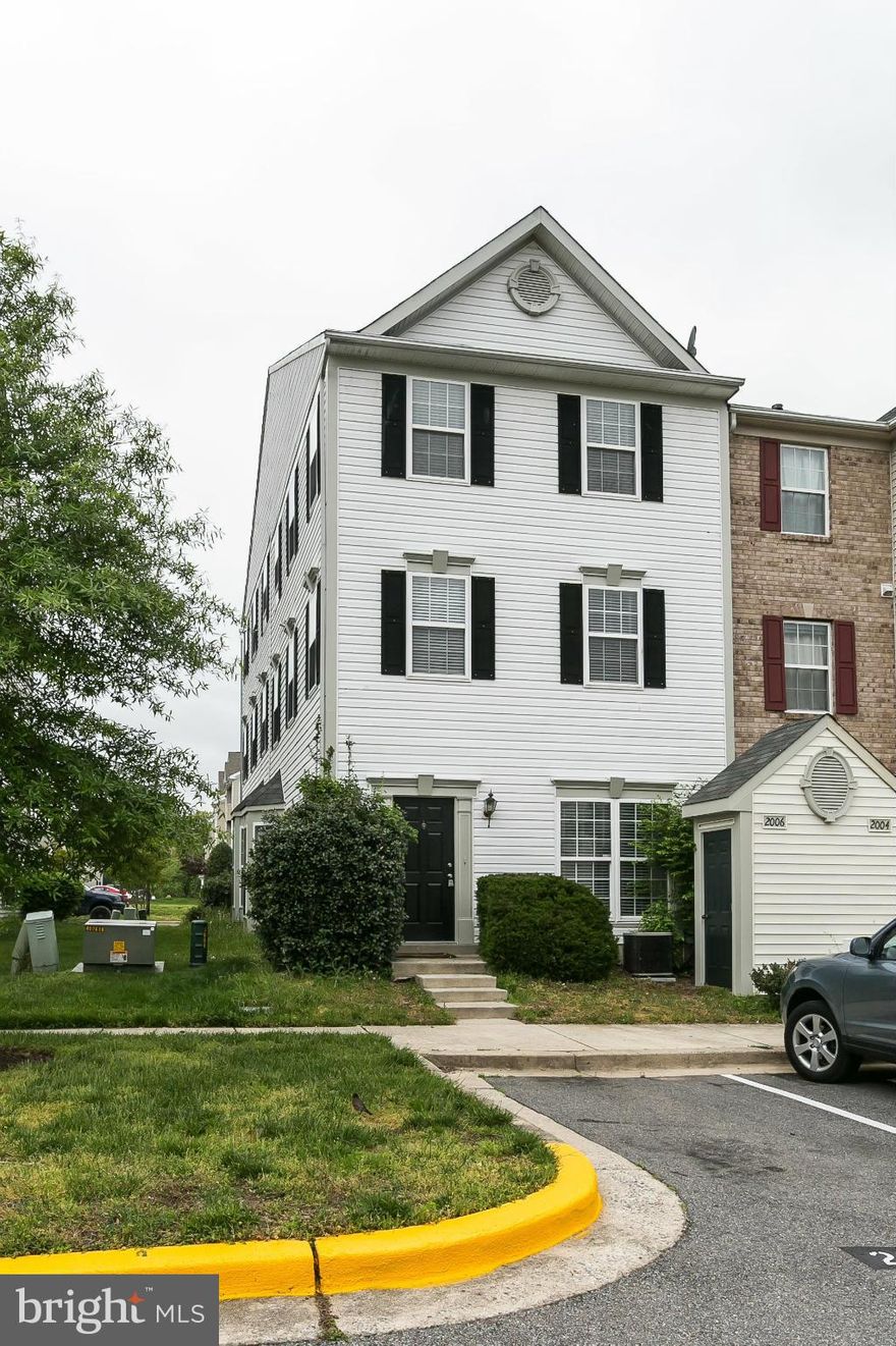 Lovely 3-Level End-Unit TH!  Fresh Paint, New Carpet, New Cer Tile In Kit & Baths, New Granite Countertops in KT! 9' ceilings!  Neutral Decor Thruout! Custom blinds! Huge MBR Suite w/walk-in closet & Master Bath w/Soaking Tub & Sep Shower! Lg add'l bdrms!  Great Comm w/Activity Center, Pool, Exer Rm, Tennis Courts & Shopping. Easy commute to NSA, FT Meade, Balt & Annap! $2500 appl allowance! A 10+