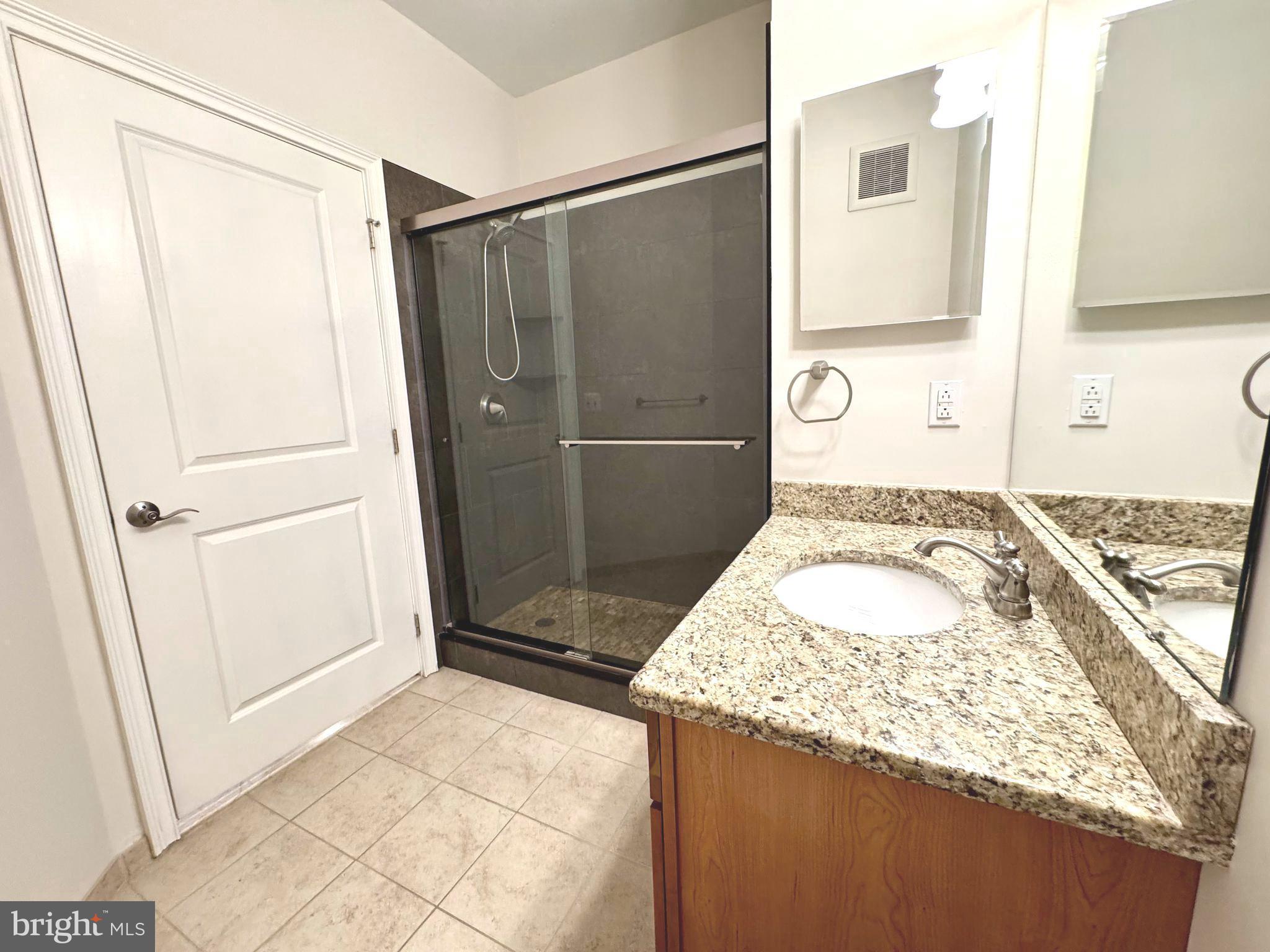 NAVAL SQUARE - Residential