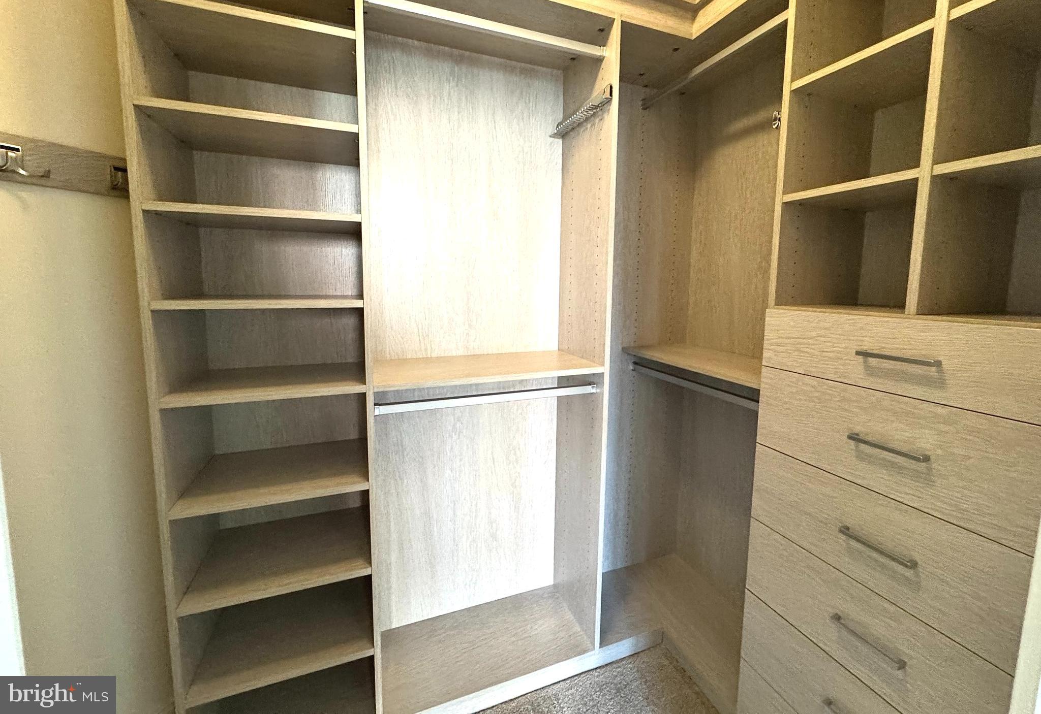 NAVAL SQUARE - Residential