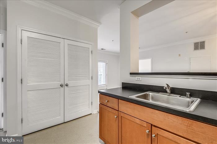 EXCHANGE AT VAN DORN - Residential Lease