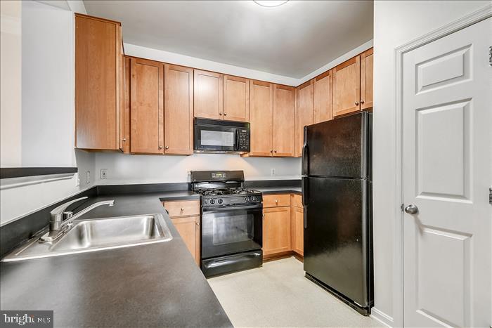 EXCHANGE AT VAN DORN - Residential Lease