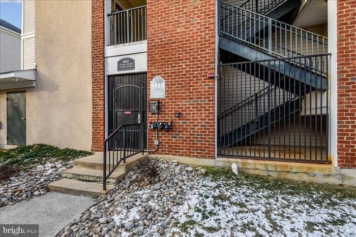 EXCHANGE AT VAN DORN - Residential Lease