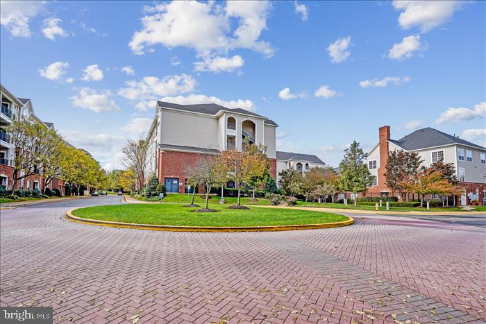 EXCHANGE AT VAN DORN - Residential Lease