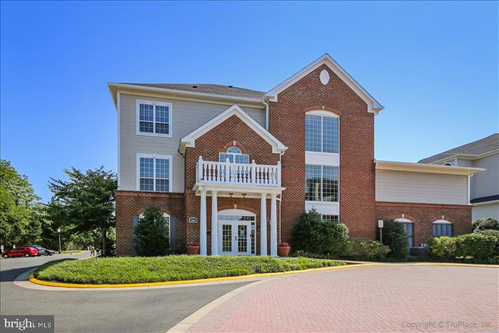 EXCHANGE AT VAN DORN - Residential Lease