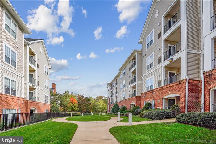 EXCHANGE AT VAN DORN - Residential Lease