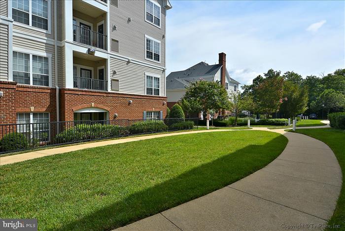 EXCHANGE AT VAN DORN - Residential Lease