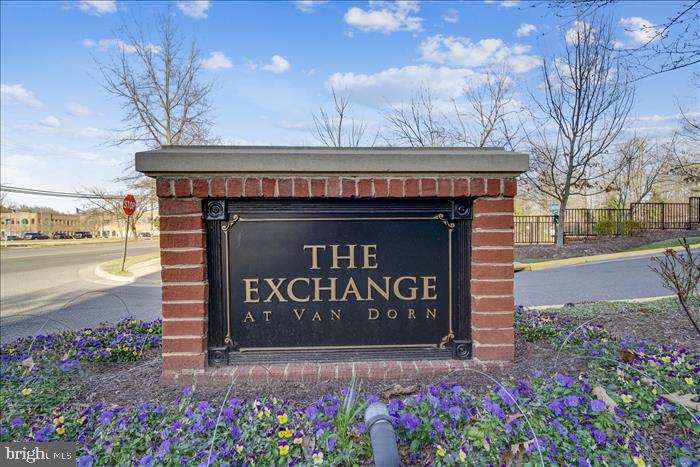 EXCHANGE AT VAN DORN - Residential Lease