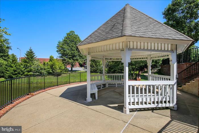 EXCHANGE AT VAN DORN - Residential Lease