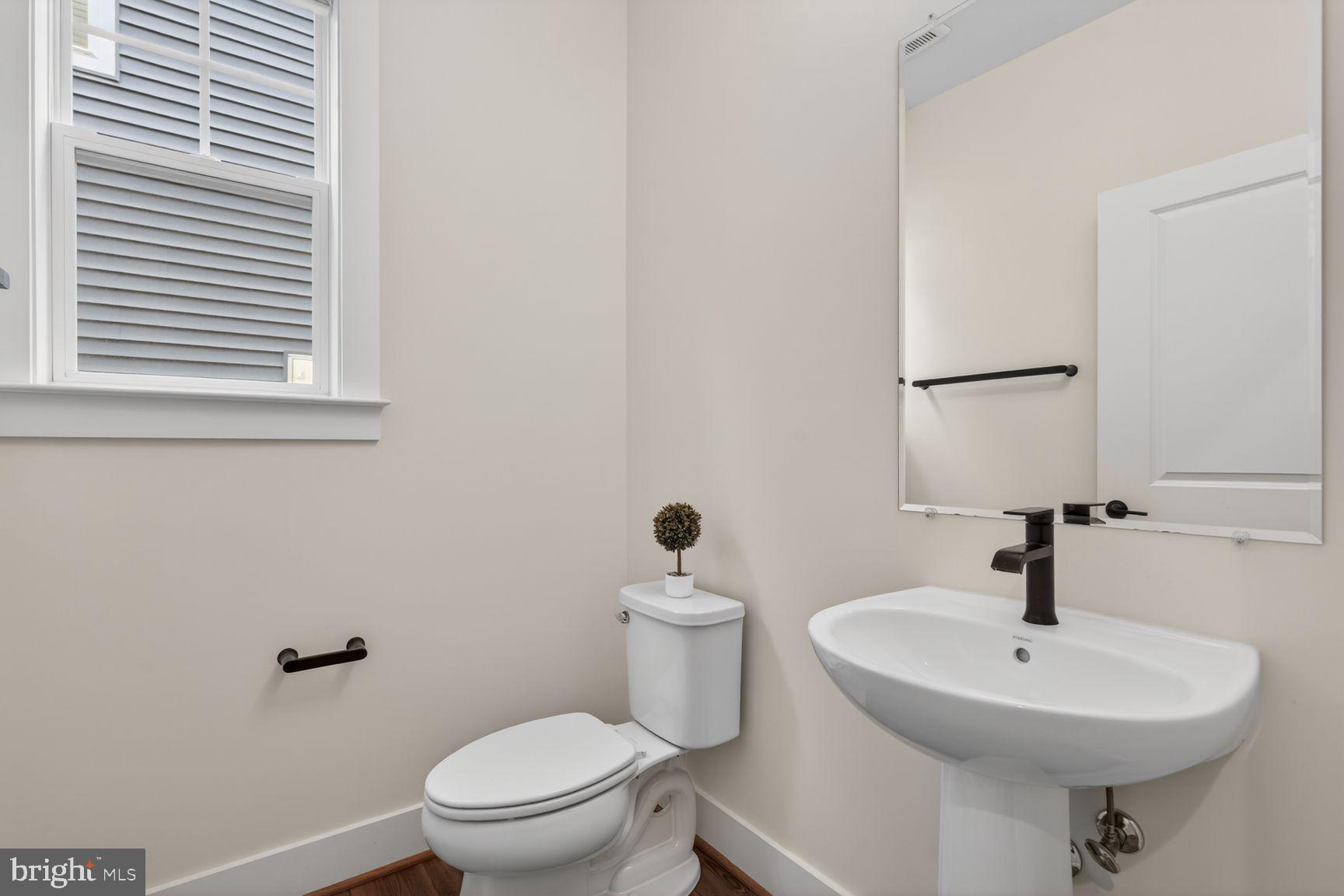 THE RESIDENCES AT MCCONNELL MANOR - Residential
