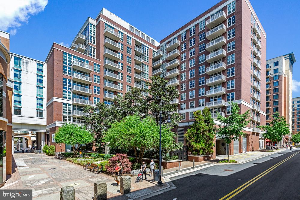 NATIONAL HARBOR - Residential Lease