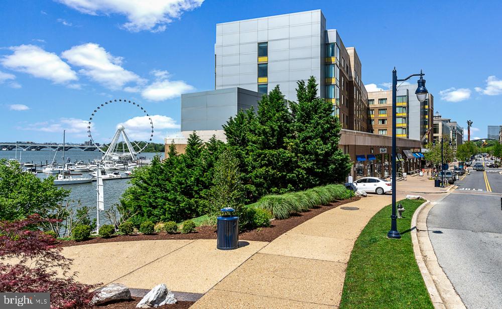 NATIONAL HARBOR - Residential Lease