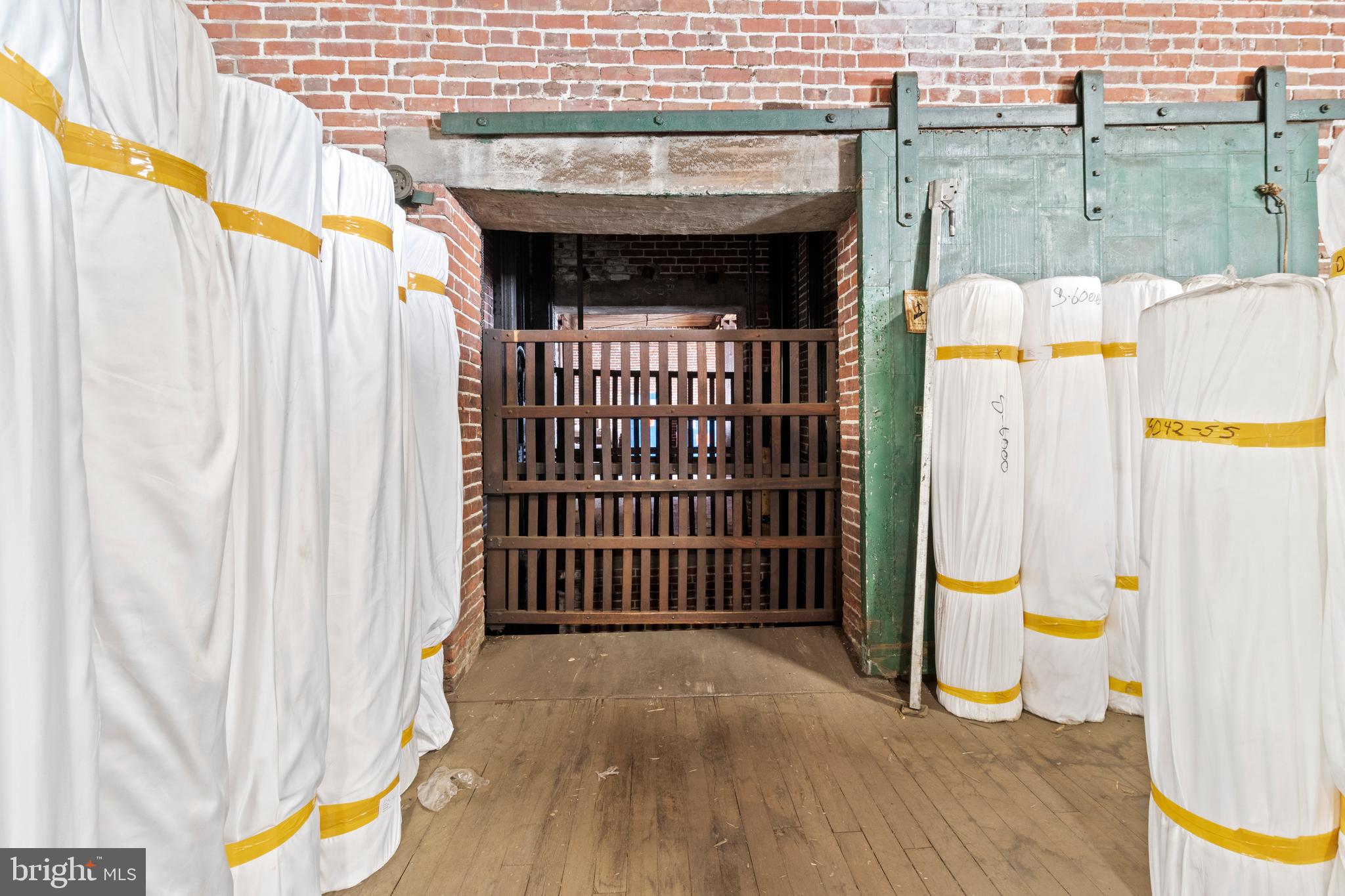 OLDE KENSINGTON - Commercial Sale