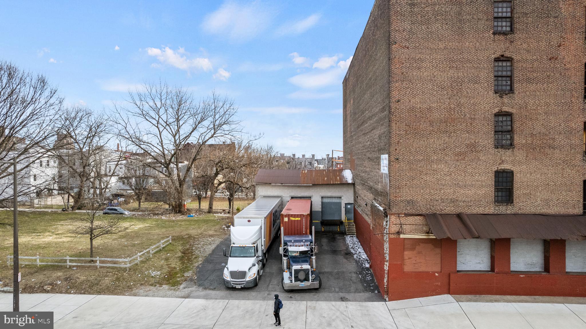 2401 N AMERICAN STREET 23