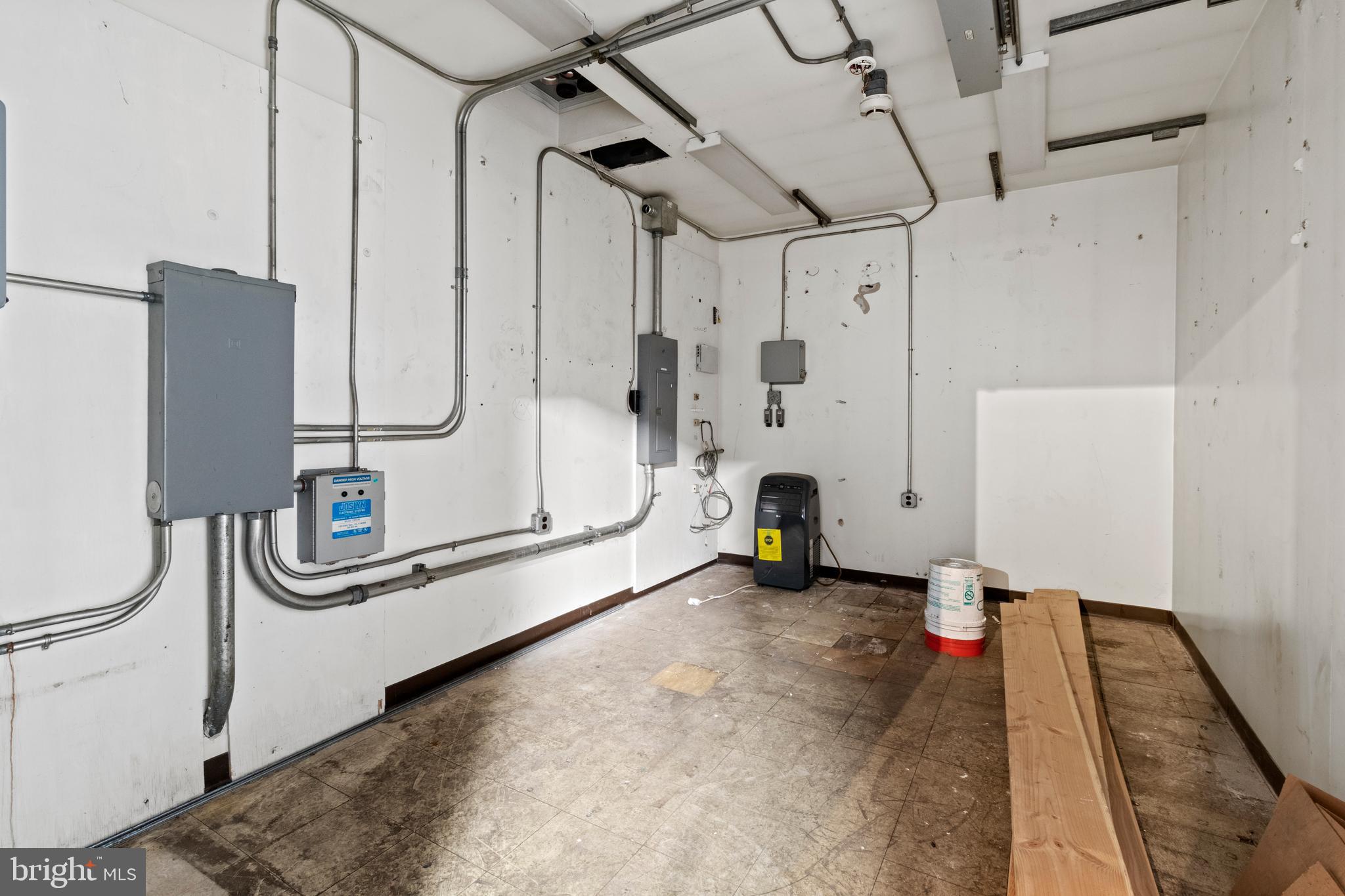 OLDE KENSINGTON - Commercial Sale