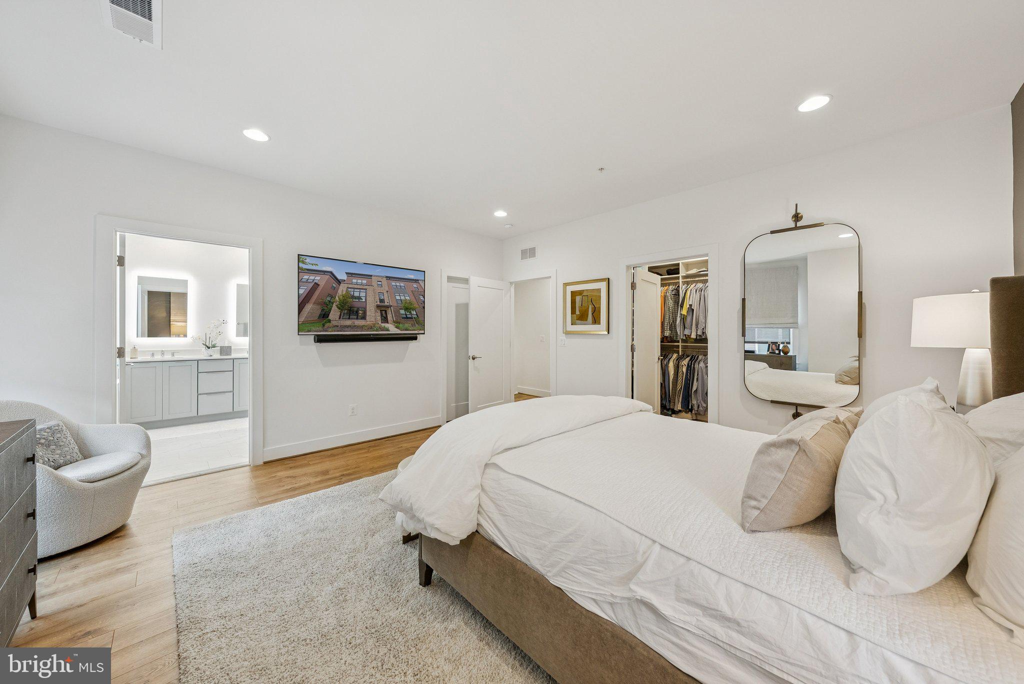 TOWER OAKS - Residential