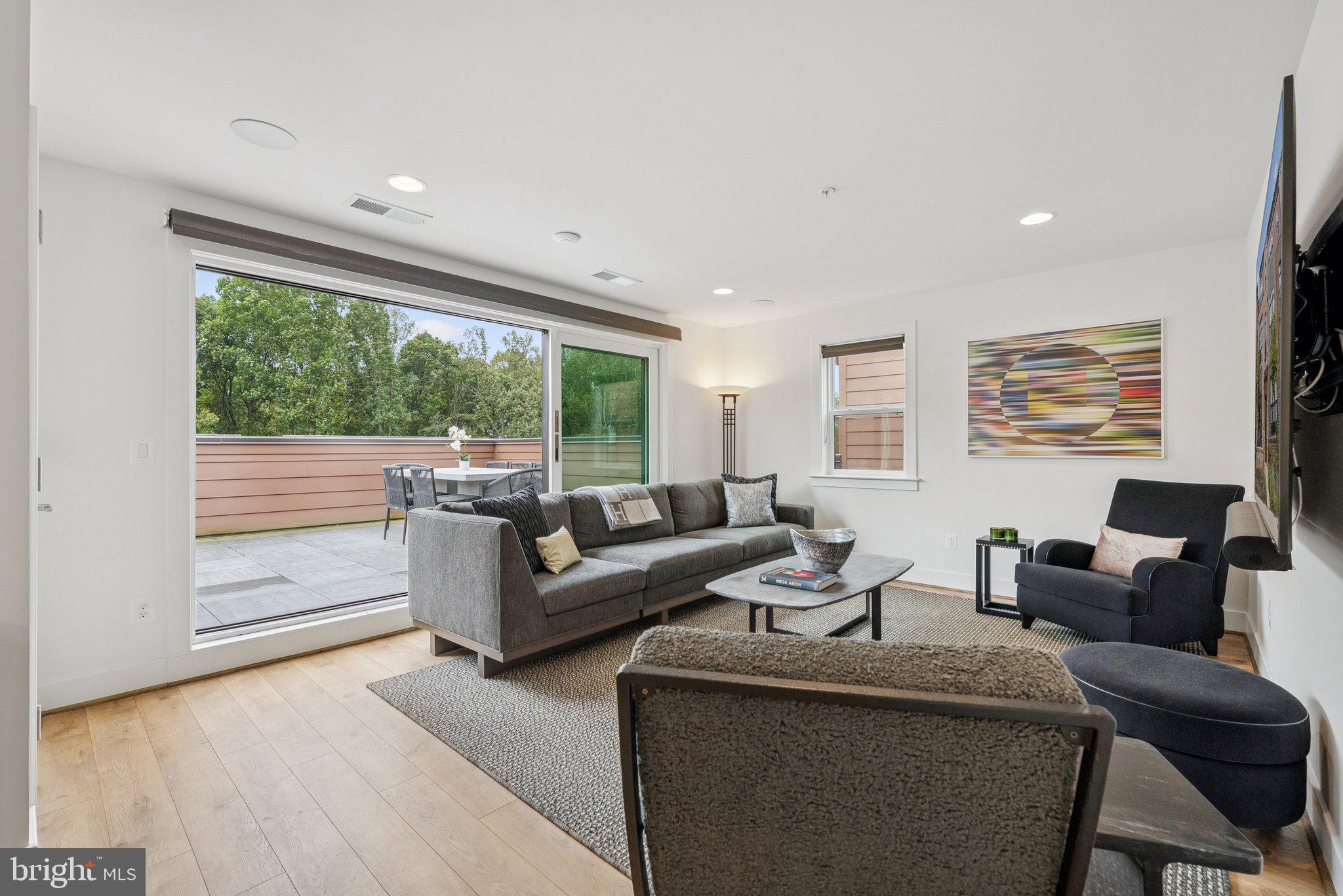 TOWER OAKS - Residential