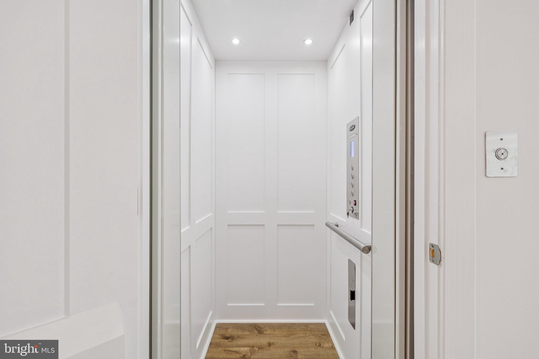 TOWER OAKS - Residential