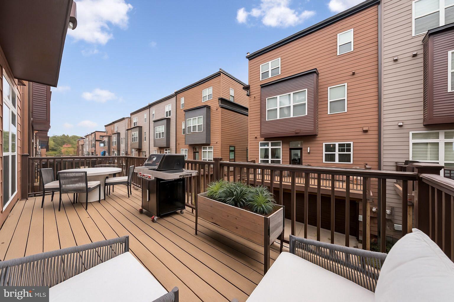 TOWER OAKS - Residential