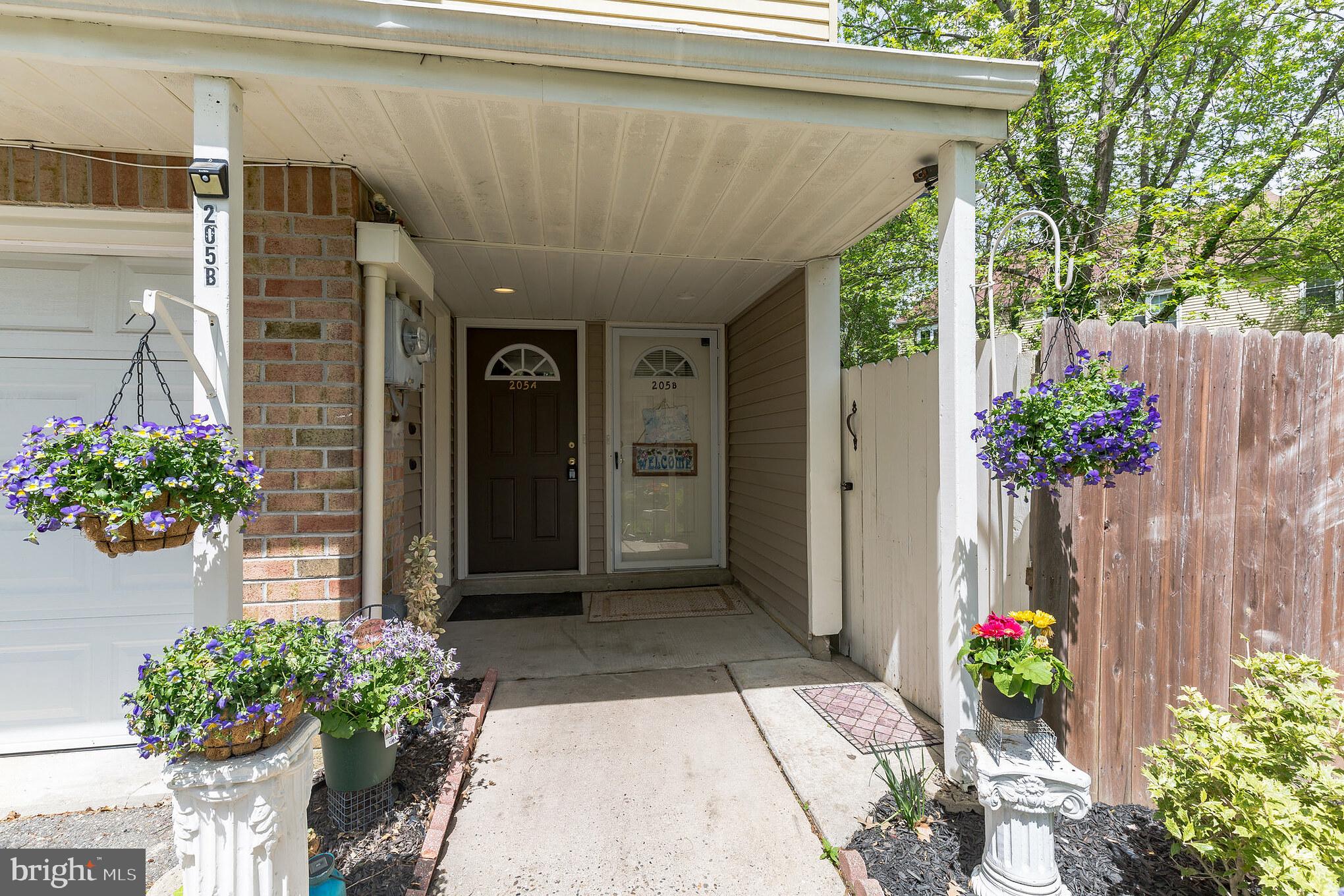 205 CHAUCER COURT