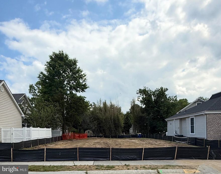 Opportunity awaits... build you dream home on this rarely offered oversized cleared building lot just over 3 blocks to the beach and boardwalk. Plenty of room to construct and customized your beach oasis with a pool,
patio, and private back yard!