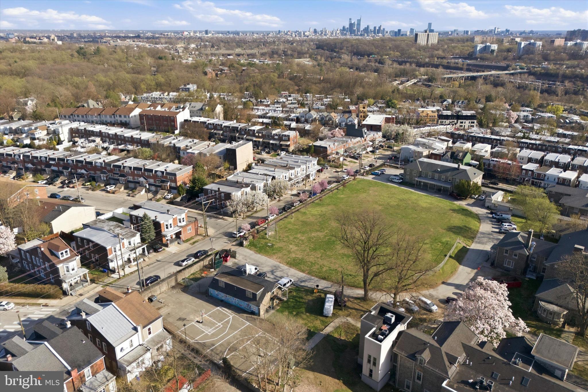 ROXBOROUGH - Residential