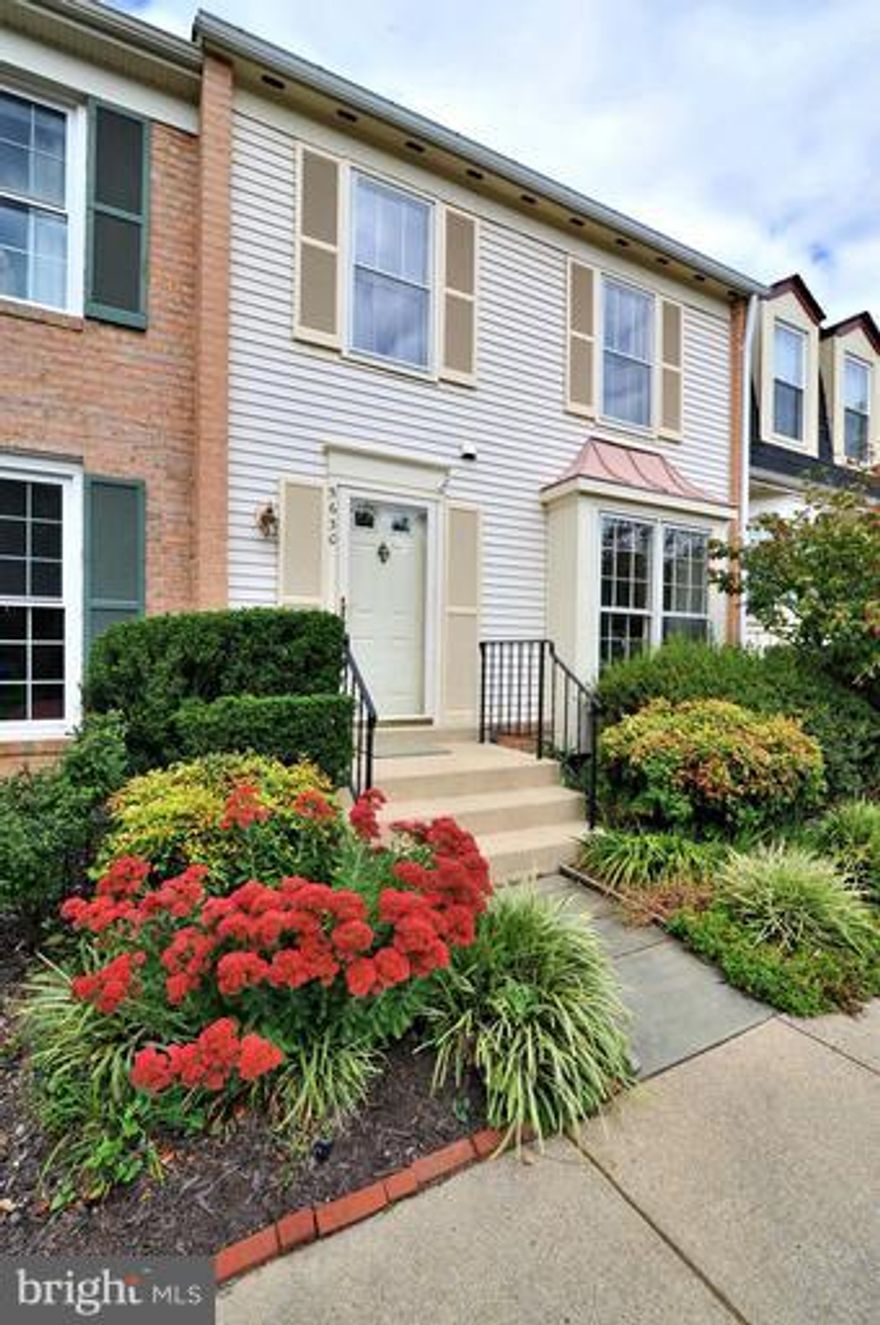 DON'T MISS THIS RARE OPPORTUNITY TO PURCHASE IN LOFTRIDGE...RENOVATED IN 2013 WITH UPDATED BATHROOMS, KITCHEN, STAINLESS STEEL, GRANITE, FLOORING, LANDSCAPING.  3 LEVEL WITH WALK OUT BASEMENT, SPACIOUS DECK OFF OF LIVING ROOM THAT BACKS TO TREES.   LOWER LEVEL HAS FIREPLACE, OPEN FAMILY ROOM & BUILT-INS.  CLOSE TO HUNTINGTON METRO. SURROUNDED BY 200 ACRES OF PARKLAND. PRICED TO SELL!!!!!