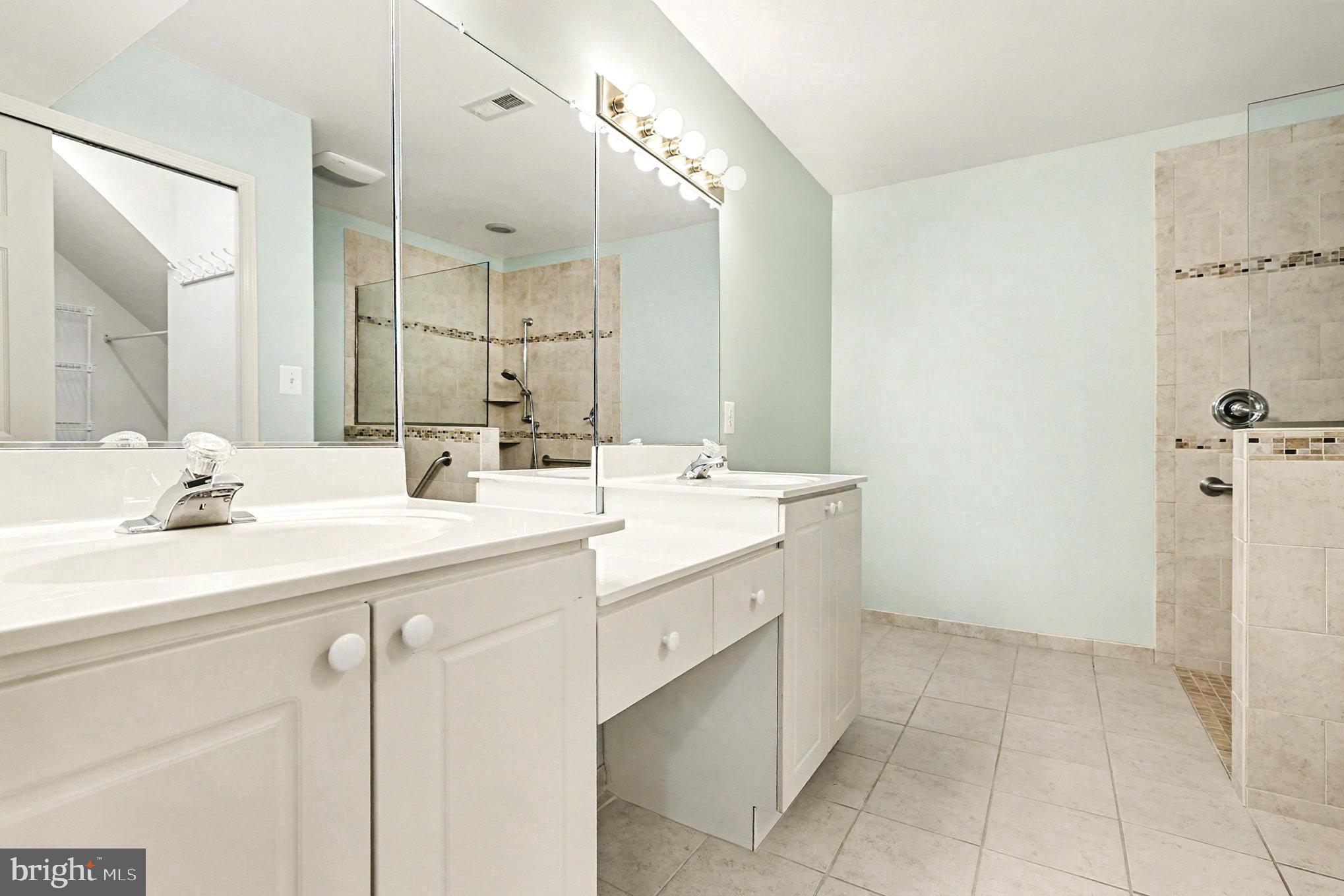 SUMMERLAKE - Residential