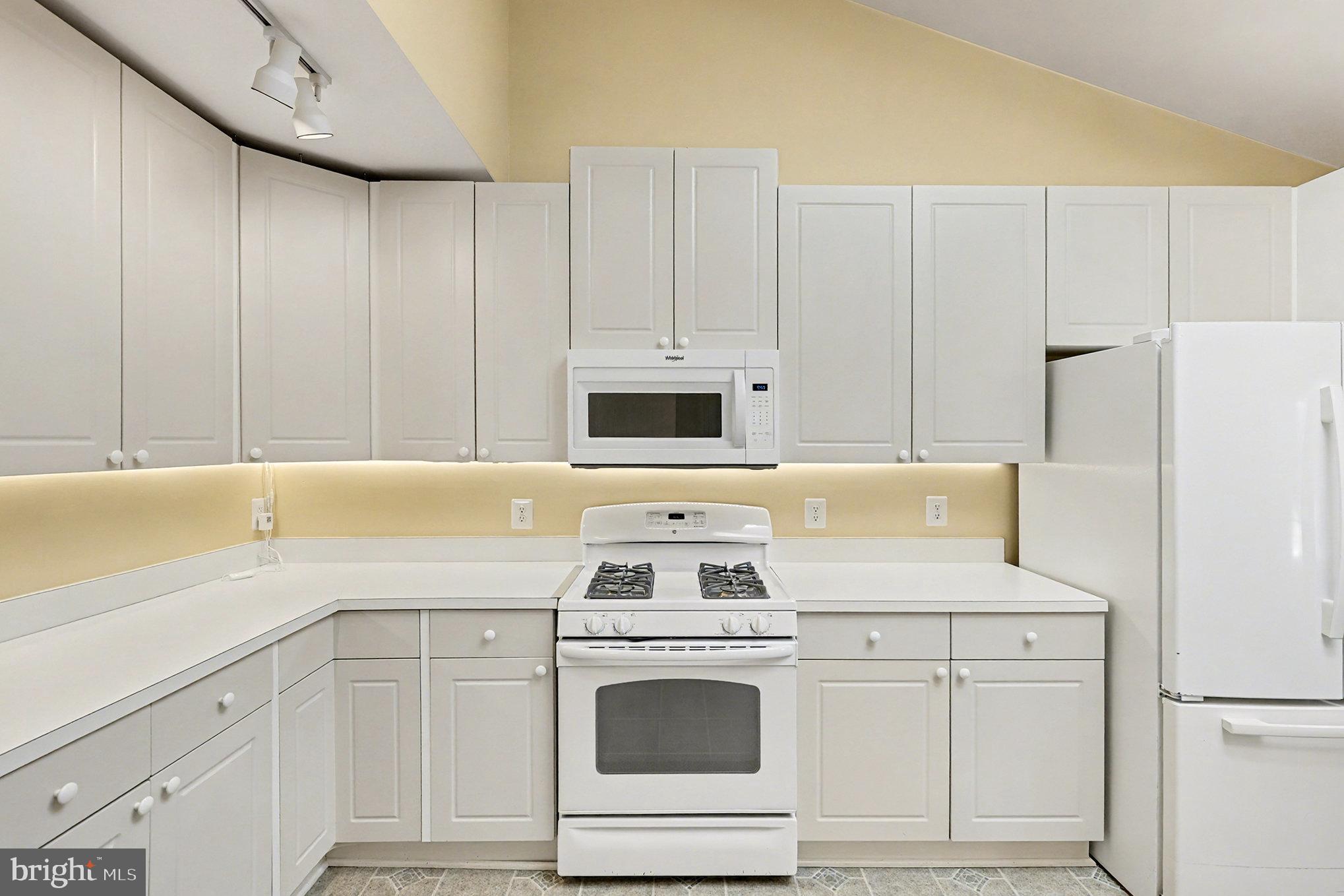 SUMMERLAKE - Residential