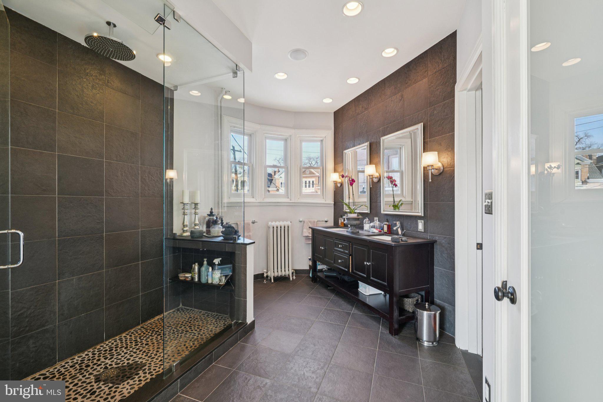 UNIVERSITY CITY - Residential