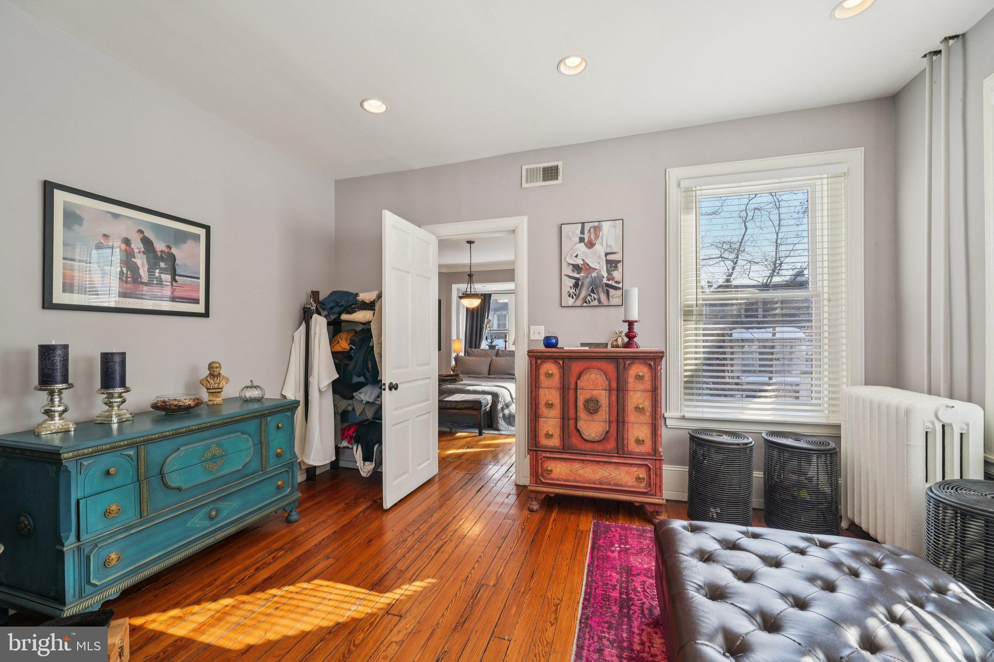 UNIVERSITY CITY - Residential