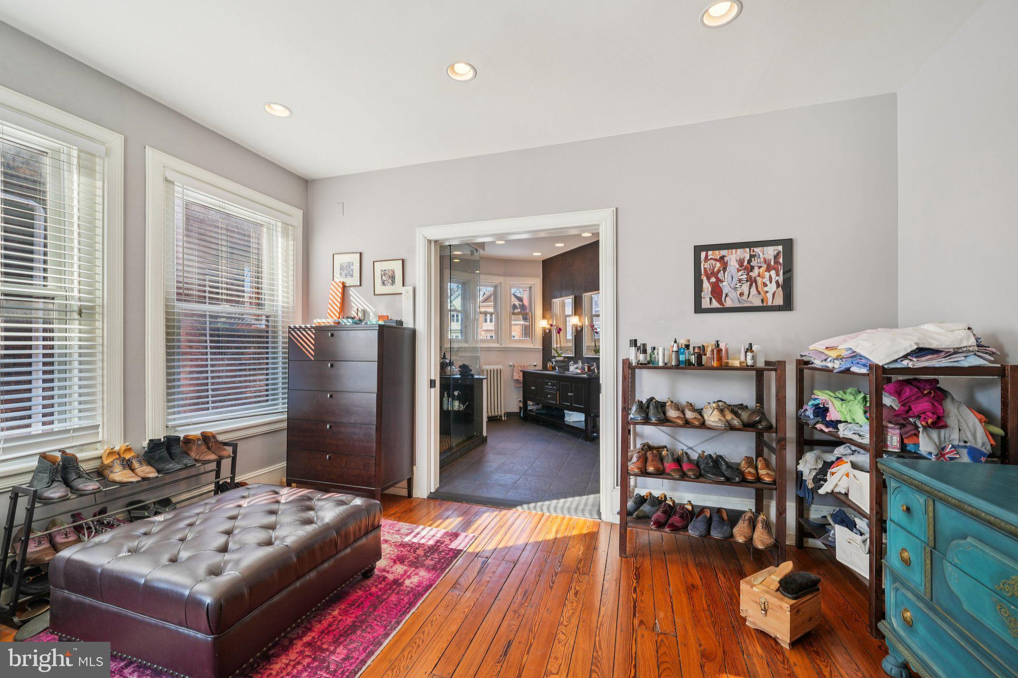 UNIVERSITY CITY - Residential